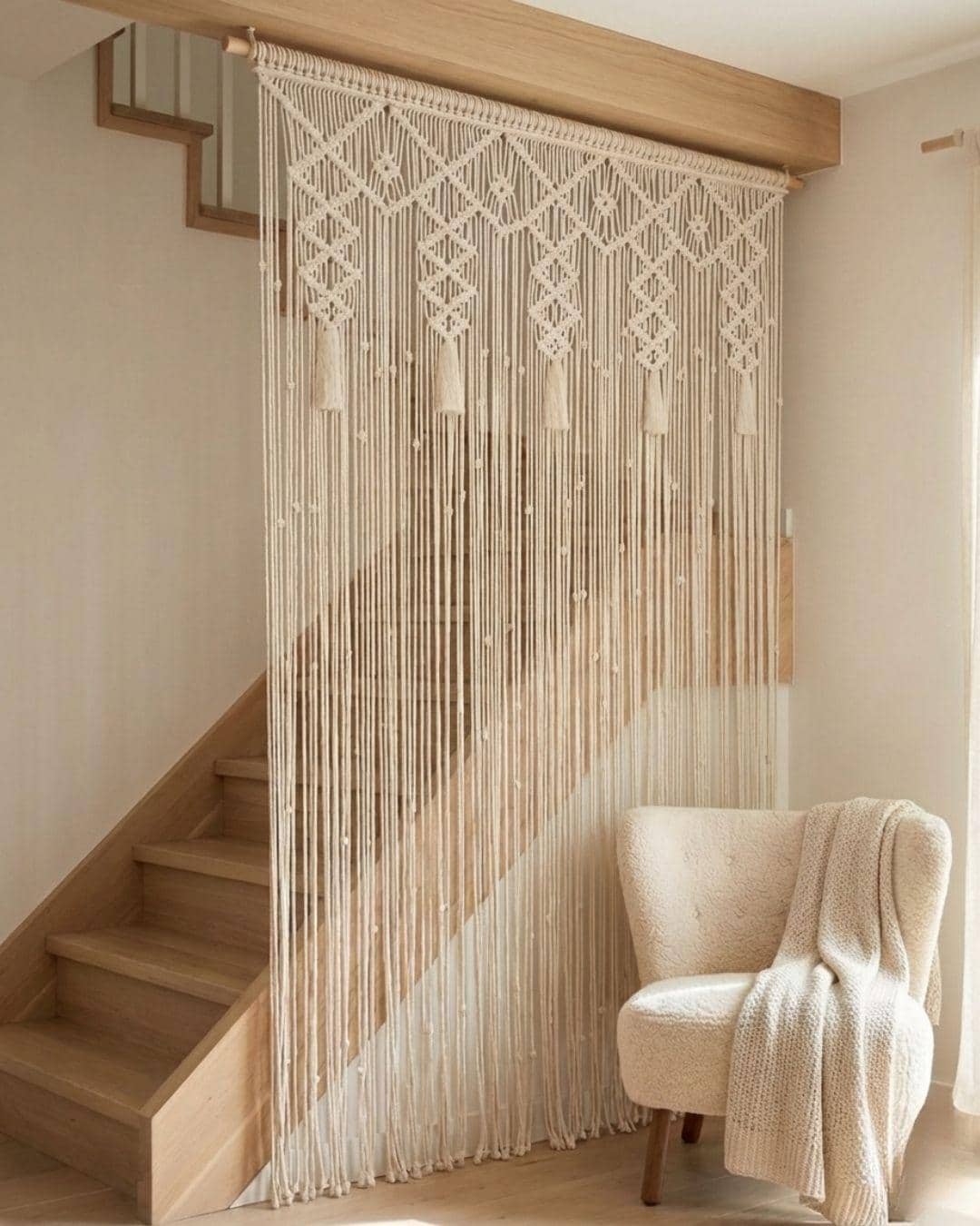 El Yapımı Geometrik Makrome Perde – Pencere, Merdiven ve Oda Bölücü İçin Dekoratif Tasarım