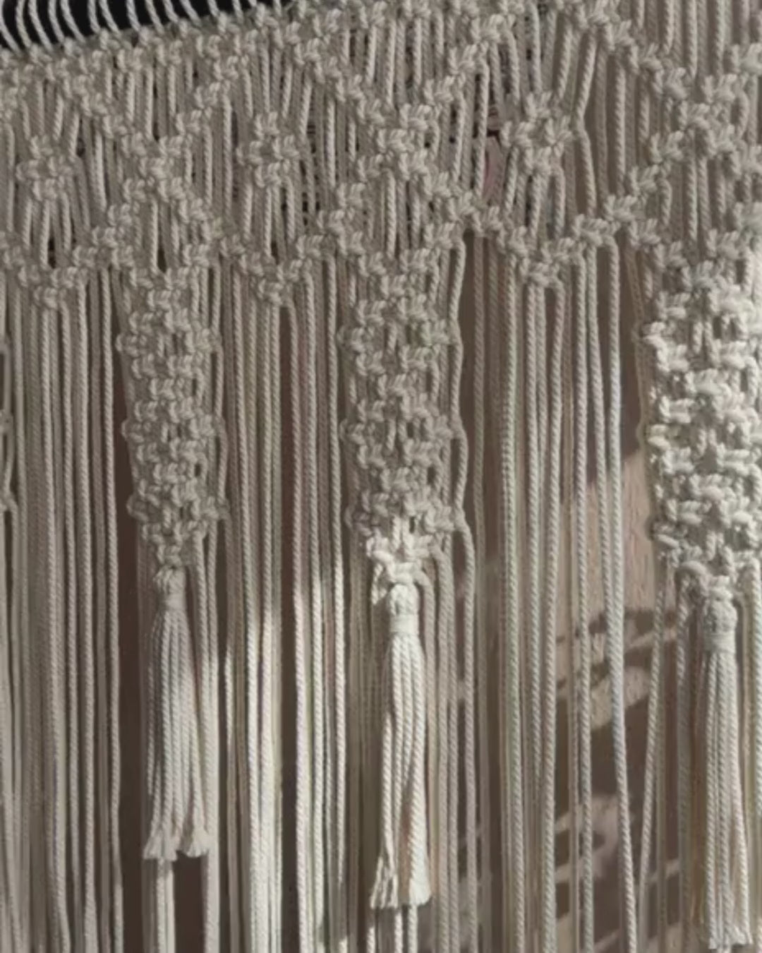 El Yapımı Geometrik Makrome Perde – Pencere, Merdiven ve Oda Bölücü İçin Dekoratif Tasarım